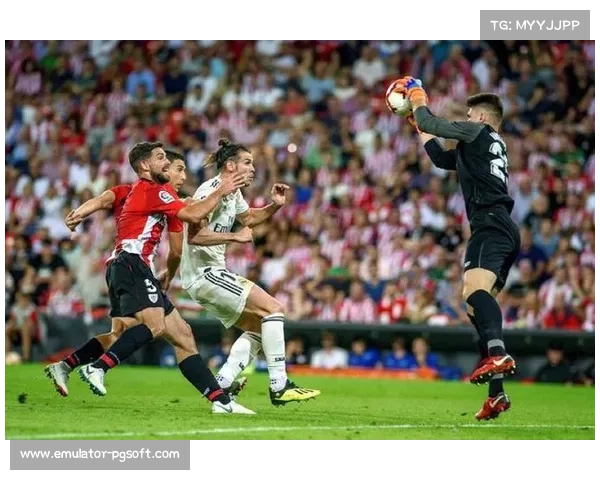 门将发挥成焦点，西蒙、库尔图瓦表现迥异