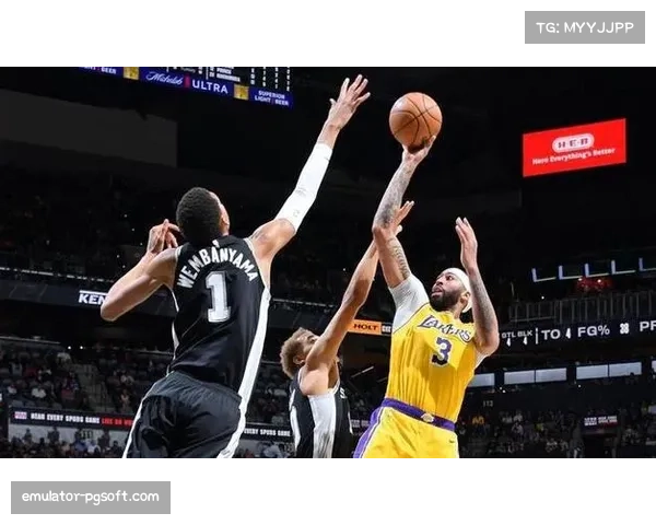 文班亚马半场狂砍30分10篮板,马刺暂时领先雷霆